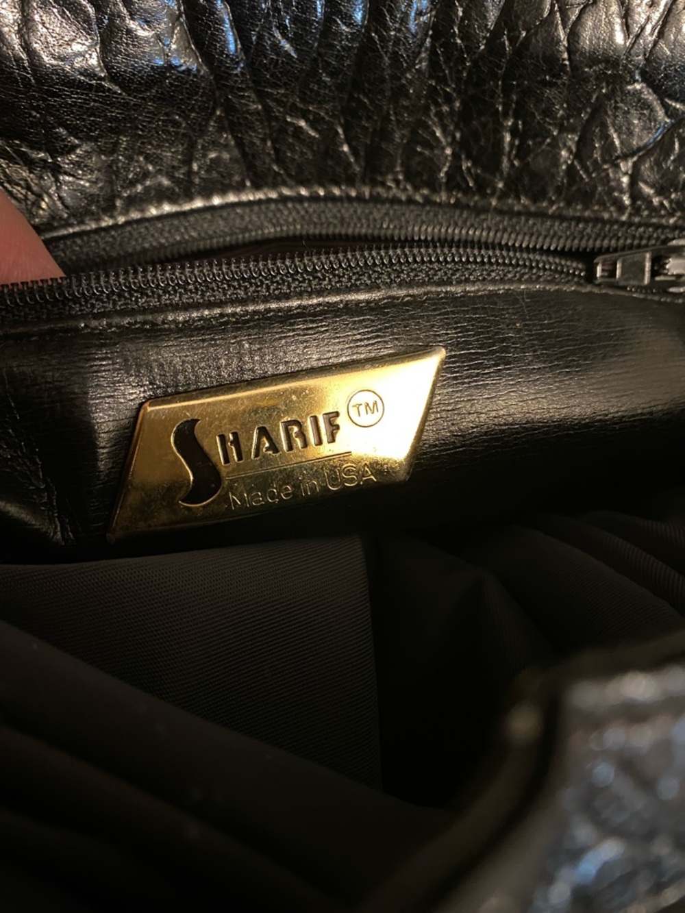 VTG Sharif Black Faux-Croc Drawstring Crossbody / handbag with Brass Accent - Picture 2 of 10